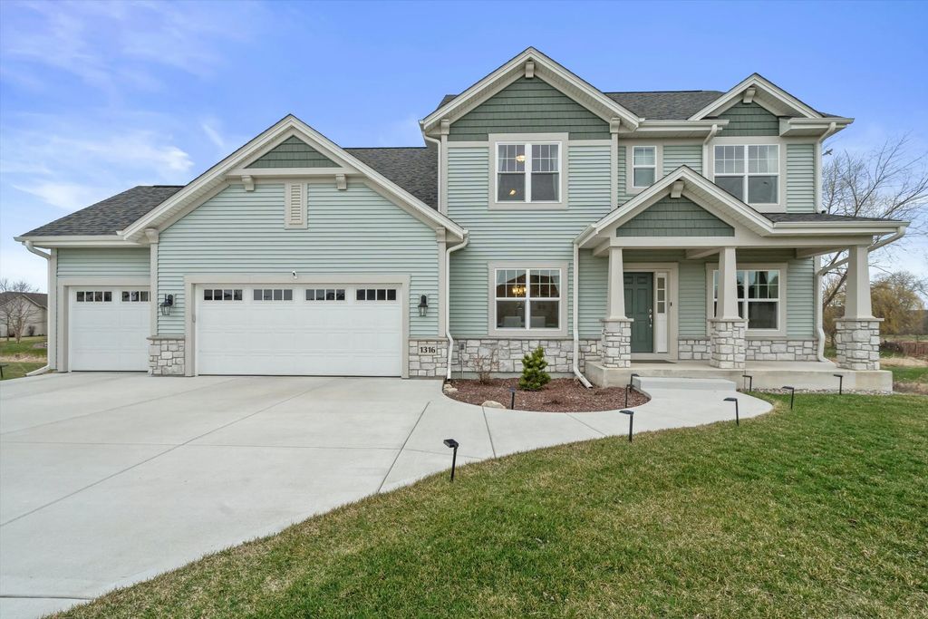 1316 Orchard View Ln, Mukwonago