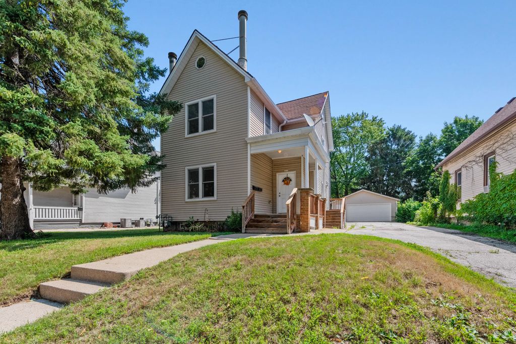2210 S Winchester St, Milwaukee