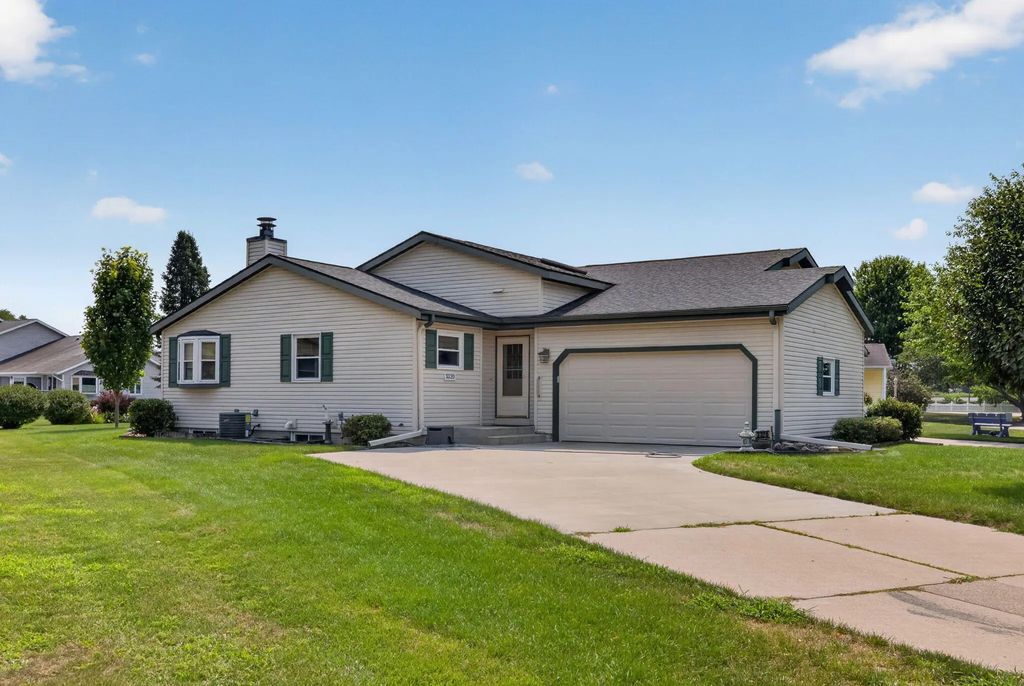 3320 Solaris Ln, La Crosse