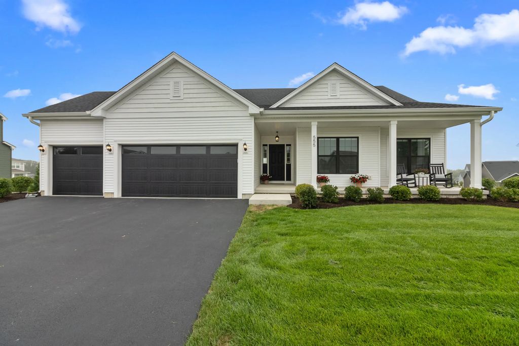 555 N Boulder Ridge Dr, Lake Geneva
