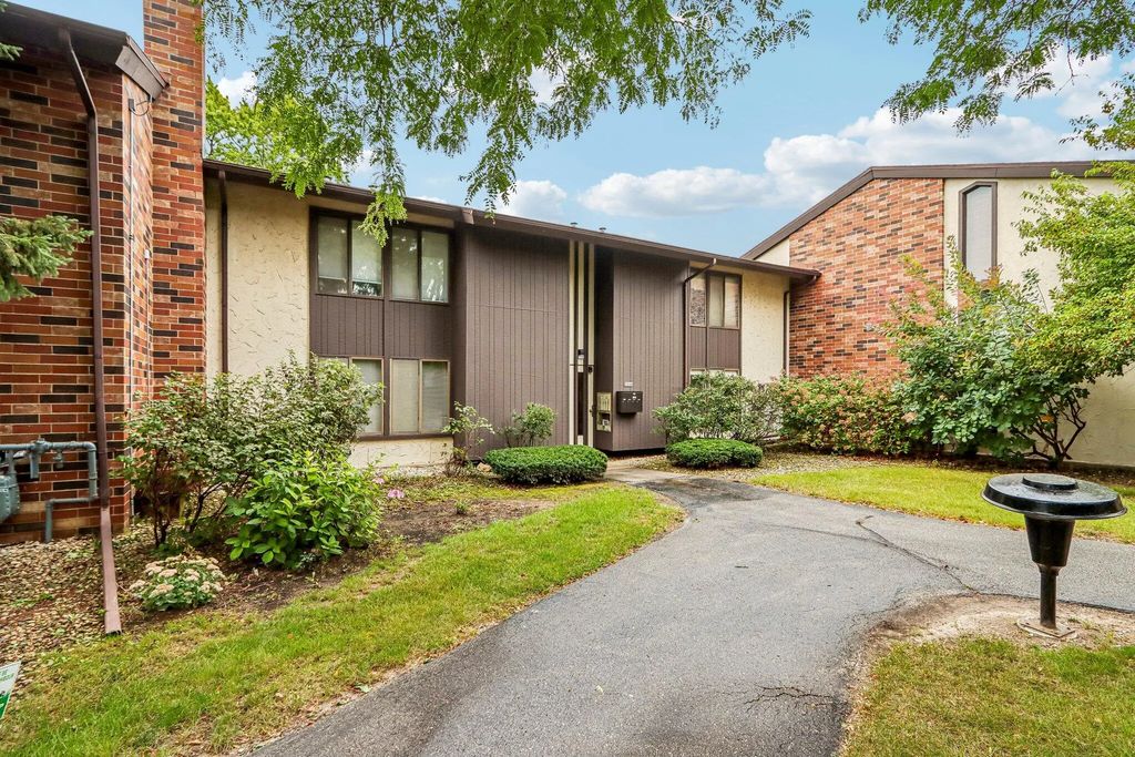 2240 W Good Hope Rd 30, Glendale