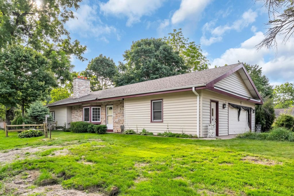301 E 4 Mile Rd, Wind Point
