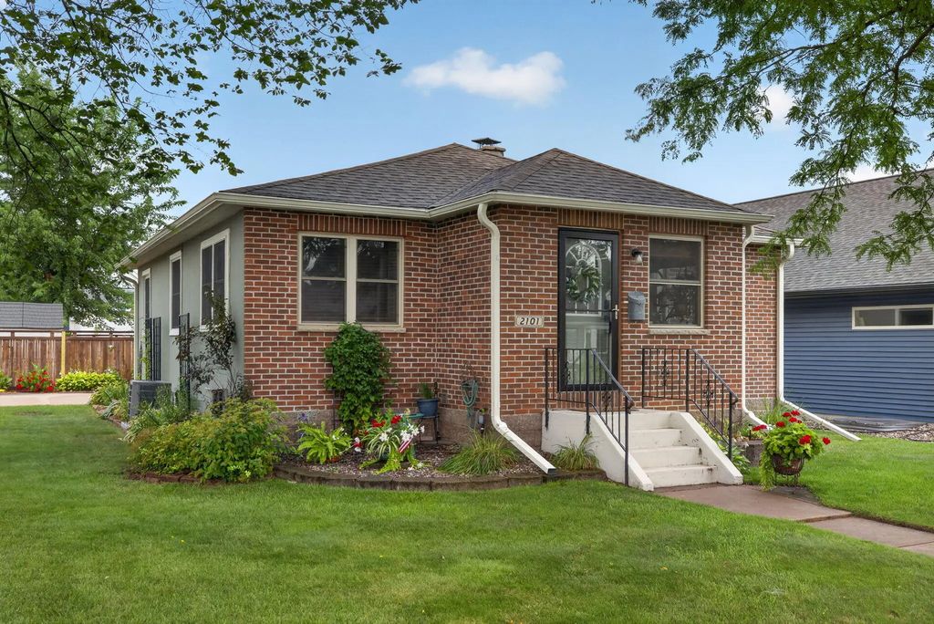 2101 Green Bay St, La Crosse