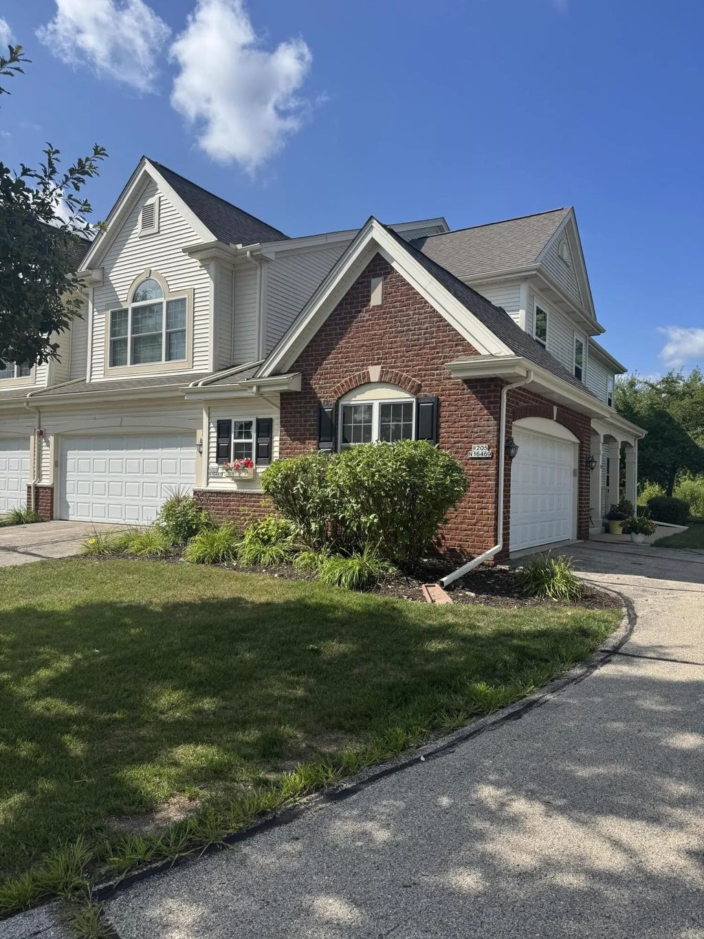 W205n16469 Cranberry Creek Ln, Jackson