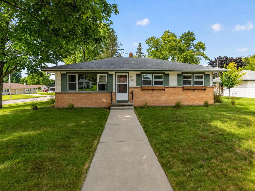 916 Jefferson St, West Bend