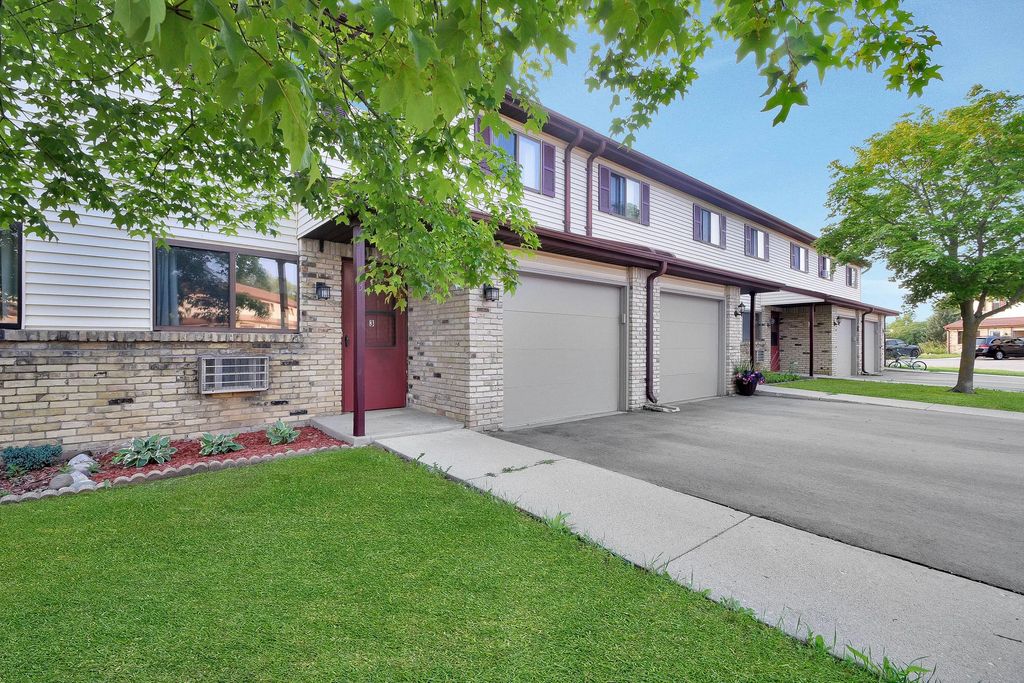 1141 Vogt Dr 3, West Bend