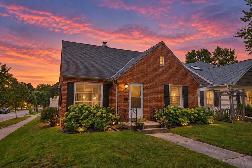 2603 N 66th St, Wauwatosa