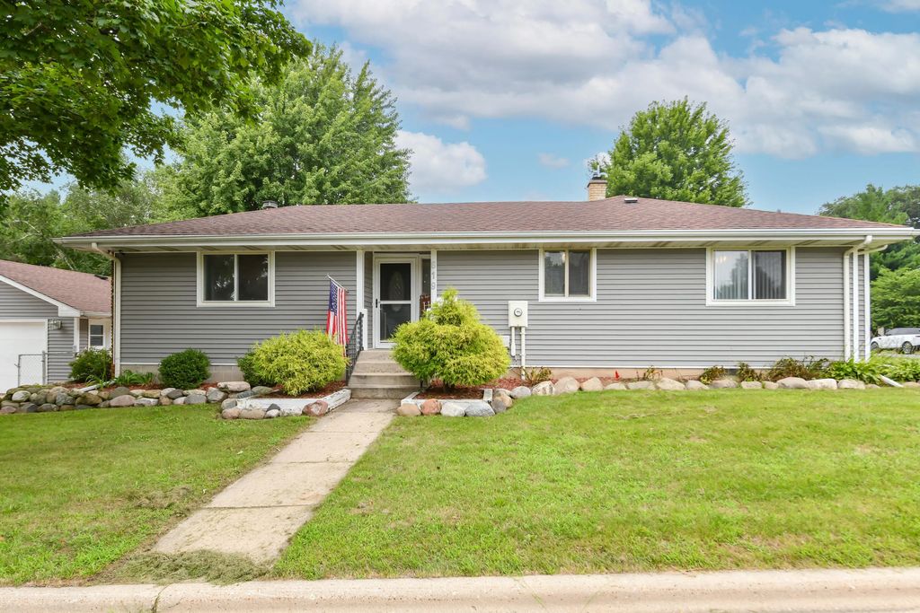 619 Phoenix St, Delavan