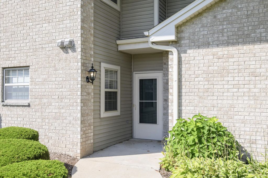 18730 Emerald Cir A, Brookfield