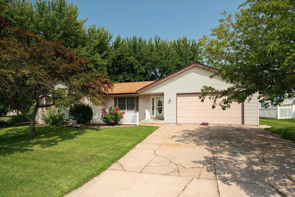 310 Haralson Ln, La Crescent
