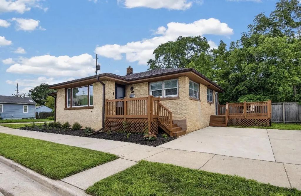925 Lockwood Ave, Racine