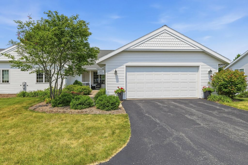 613 Otto Ln, Elkhart Lake