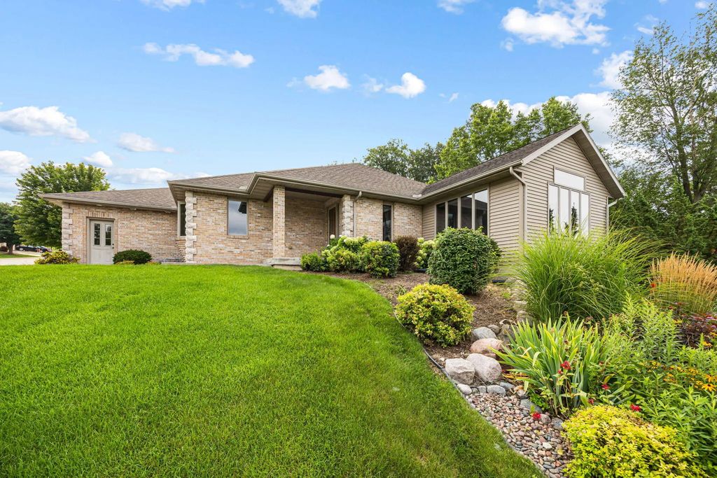 1227 W Sherman Ave, Fort Atkinson