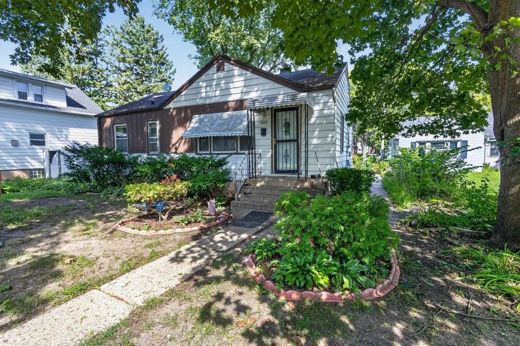 5026 N 27th St, Milwaukee
