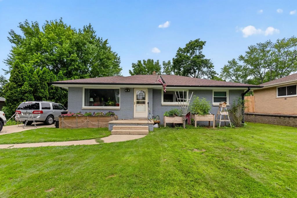 4436 W Dunwood Rd, Brown Deer