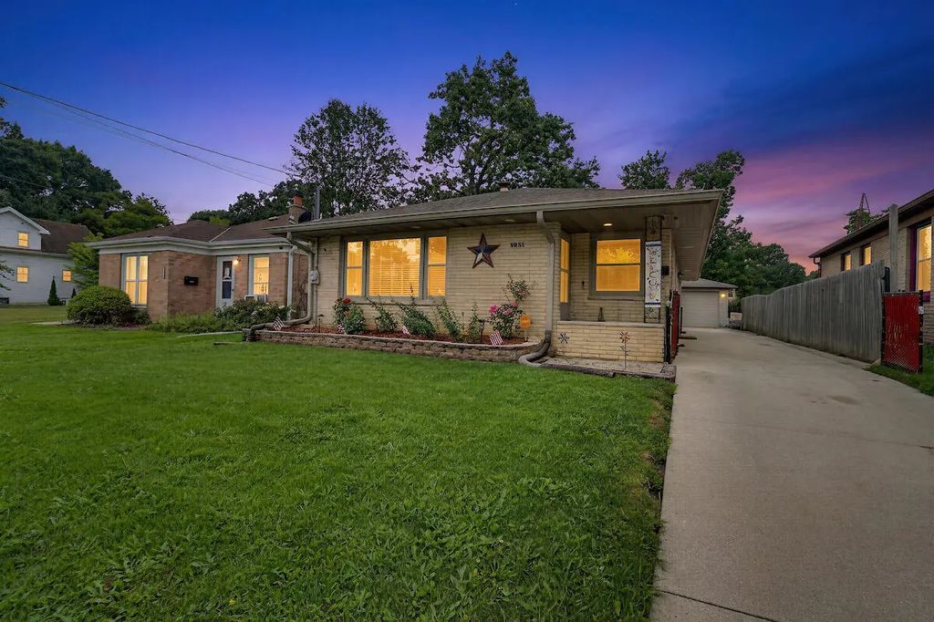 418 Blaine Ave, Racine