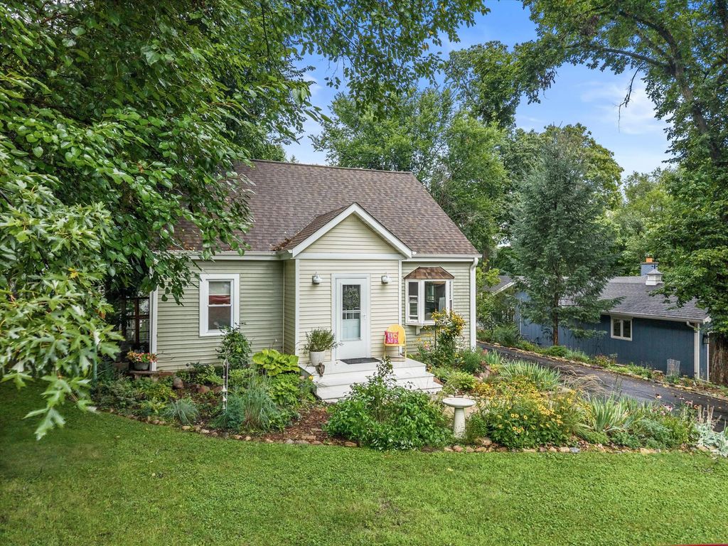 82 Jewell Dr, Williams Bay