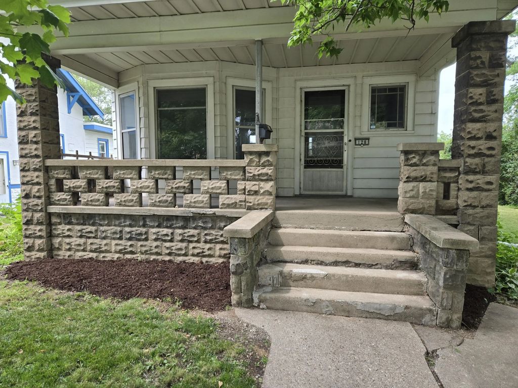 128 Hinman Ave, Waukesha
