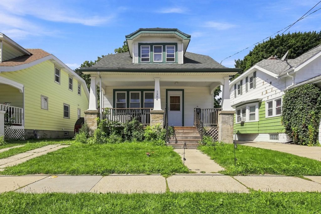 1304 Marquette St, Racine