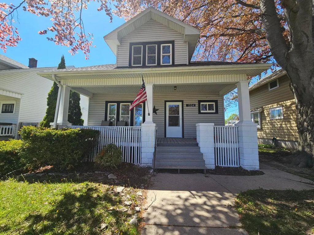 1324 Hayes Ave, Racine