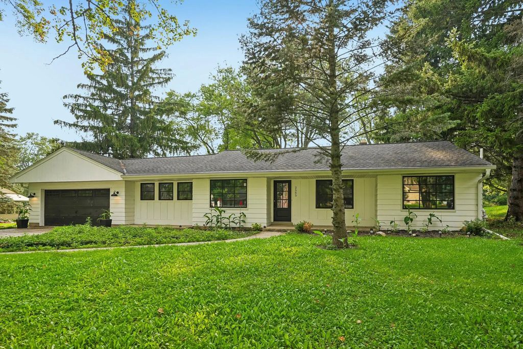 2565 El Rancho Dr, Brookfield
