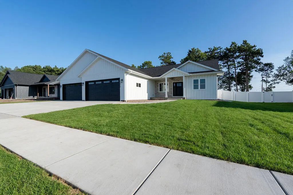 1413 Herb Ln, Holmen
