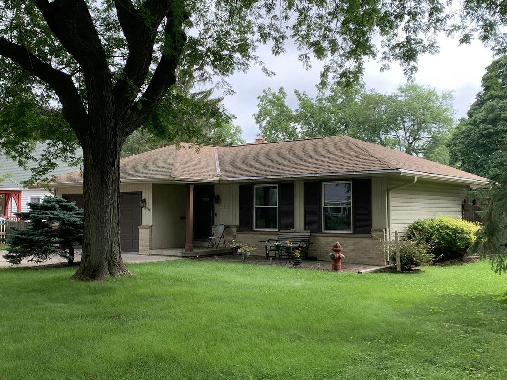 625 N Hine Ave, Waukesha