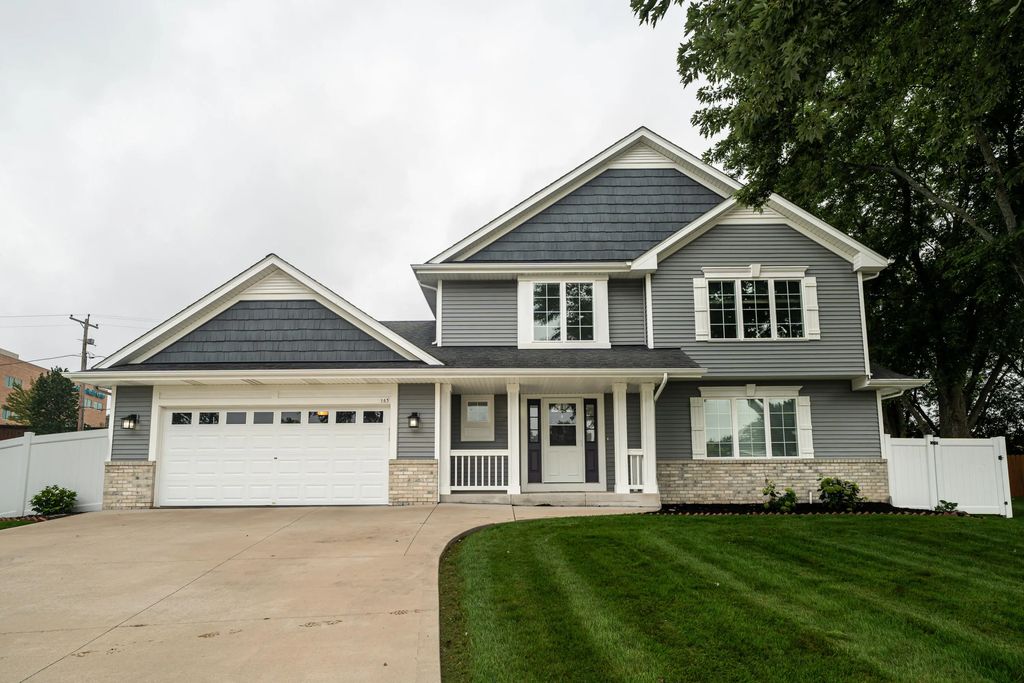 165 E Golden Ln, Oak Creek