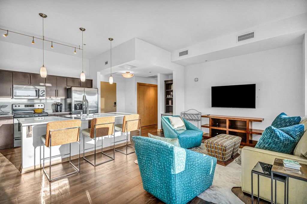106 W Seeboth St 823, Milwaukee