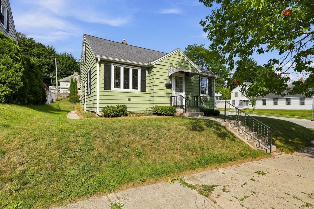 1704 S 9th St, Sheboygan