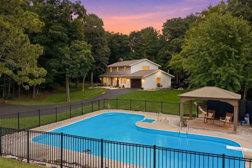 W342s4524 Moraine Hills Dr, Ottawa