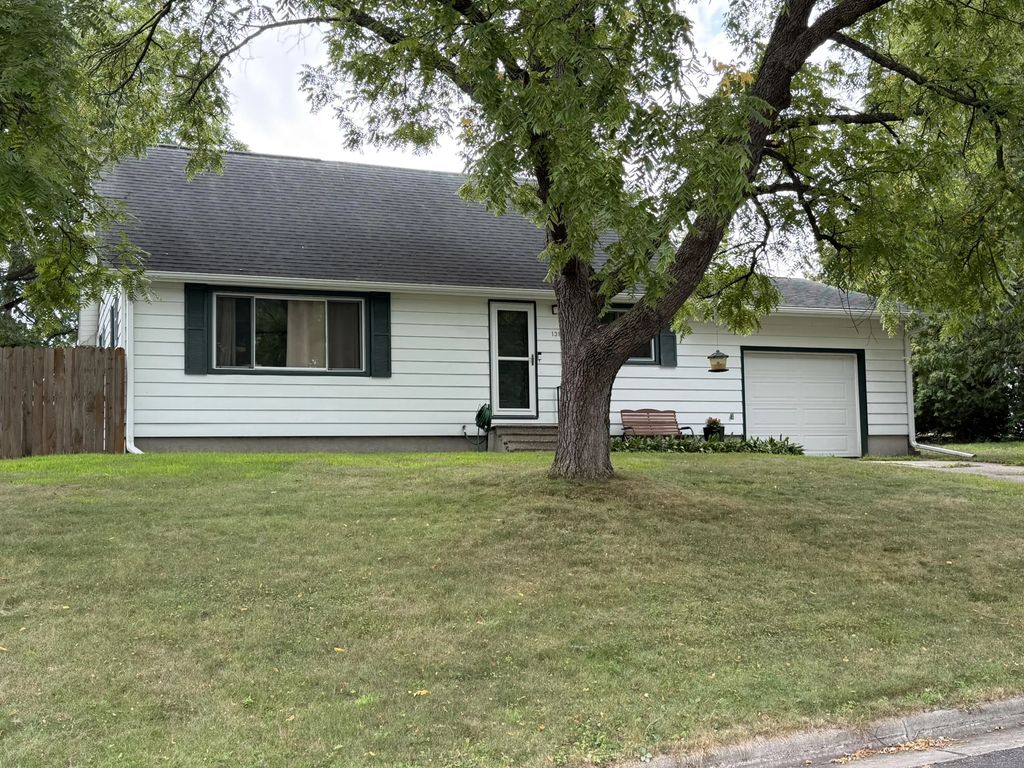 1311 W Circle Dr, Sparta