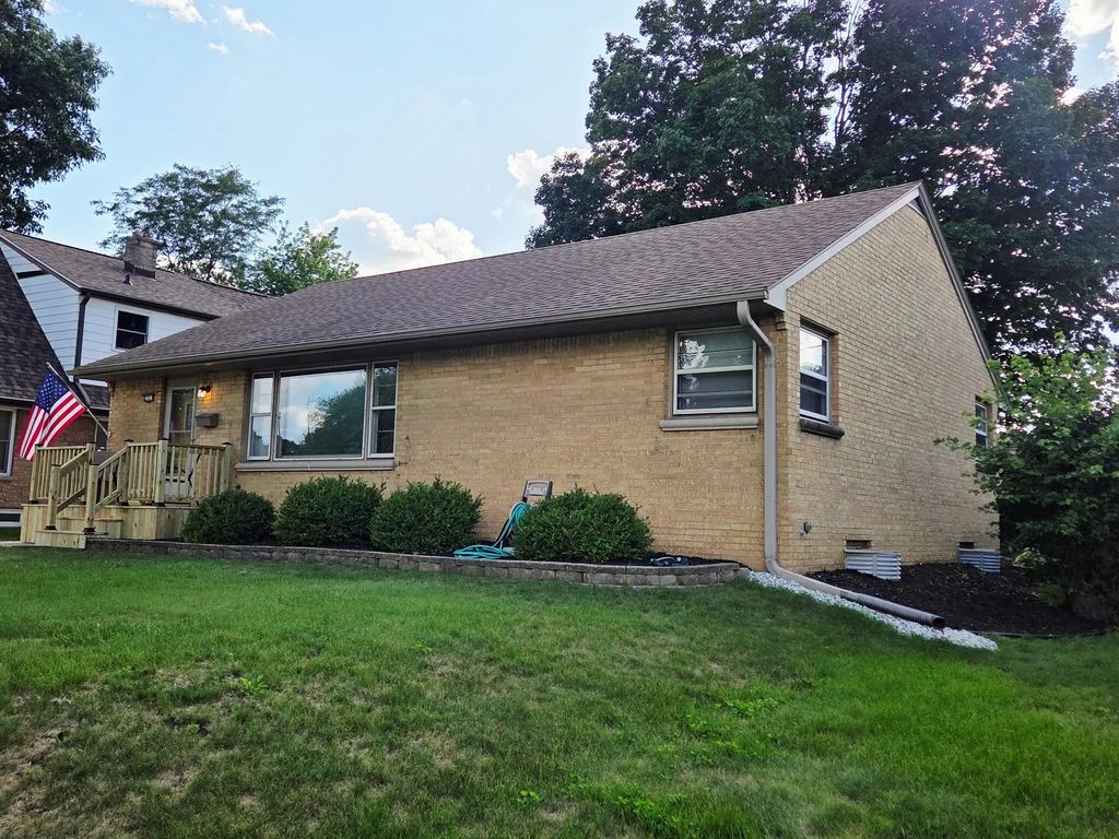 2527 S 82nd St, West Allis