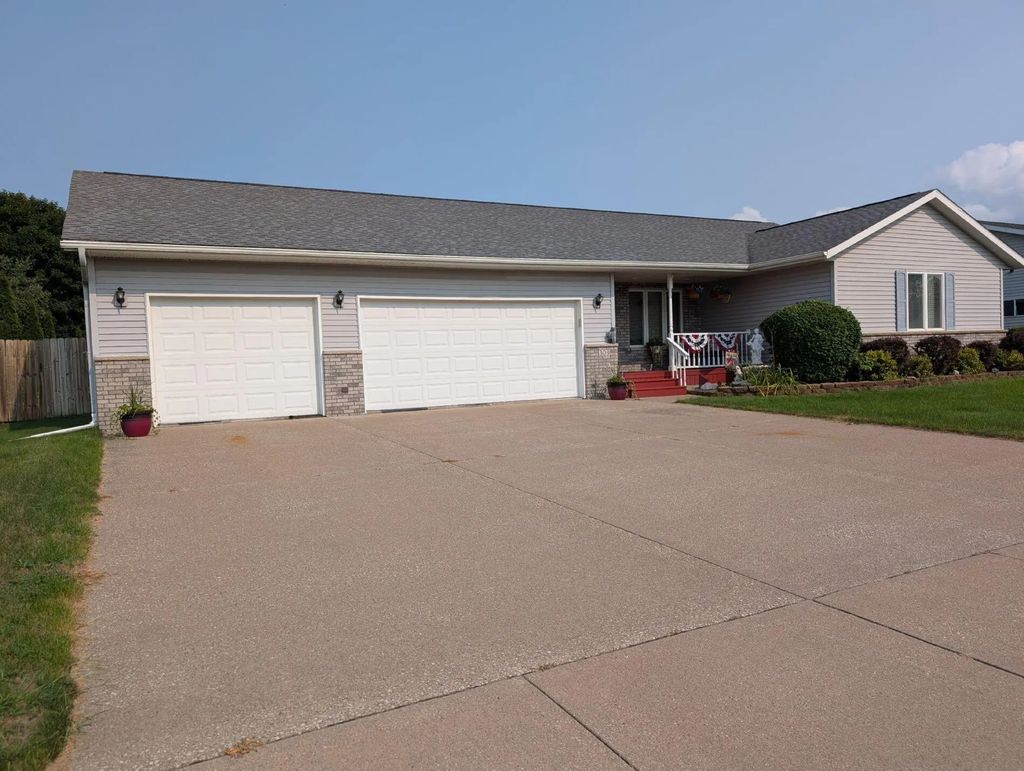 309 Mallard Dr, Holmen