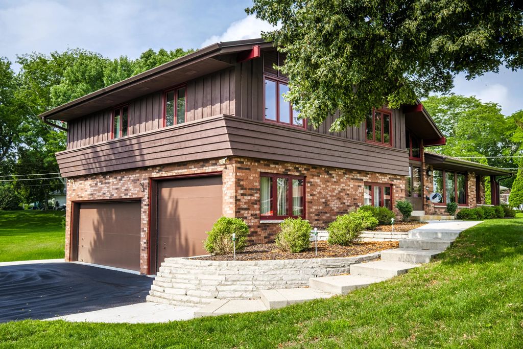 17765 Alta Louise Pkwy, Brookfield