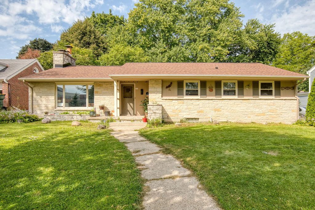 684 S 6th Ave, West Bend