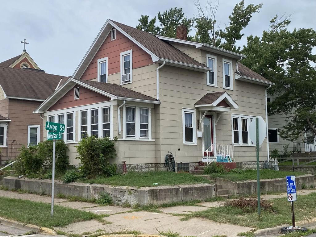 1103 Avon St, La Crosse