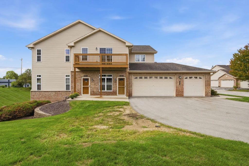 17741 W Jacobs Dr, New Berlin