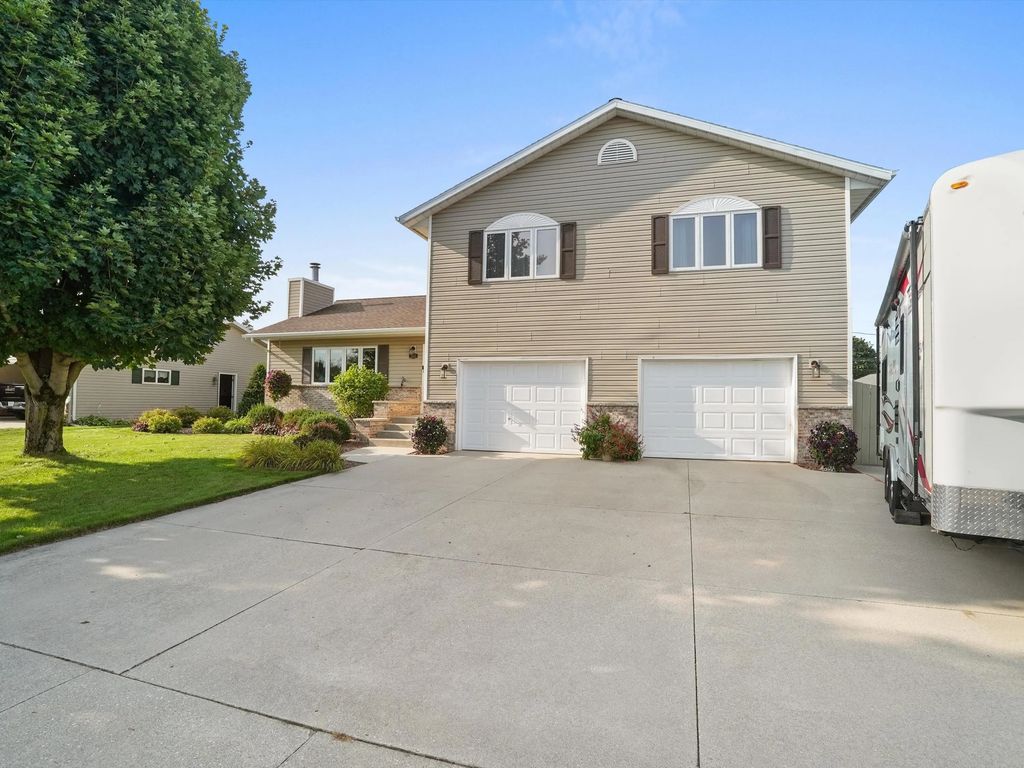 2810 44th St, Two Rivers