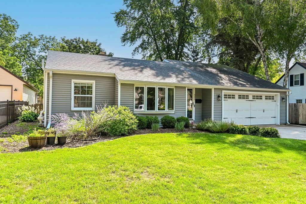 W62n352 Hanover Ave, Cedarburg