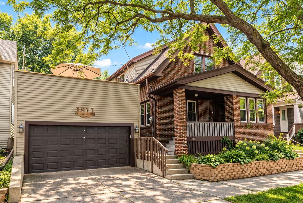 1811 N Astor St, Milwaukee