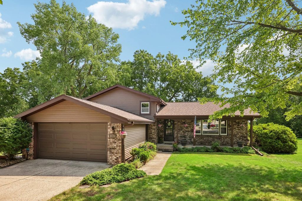2839 Coventry Ln, Waukesha