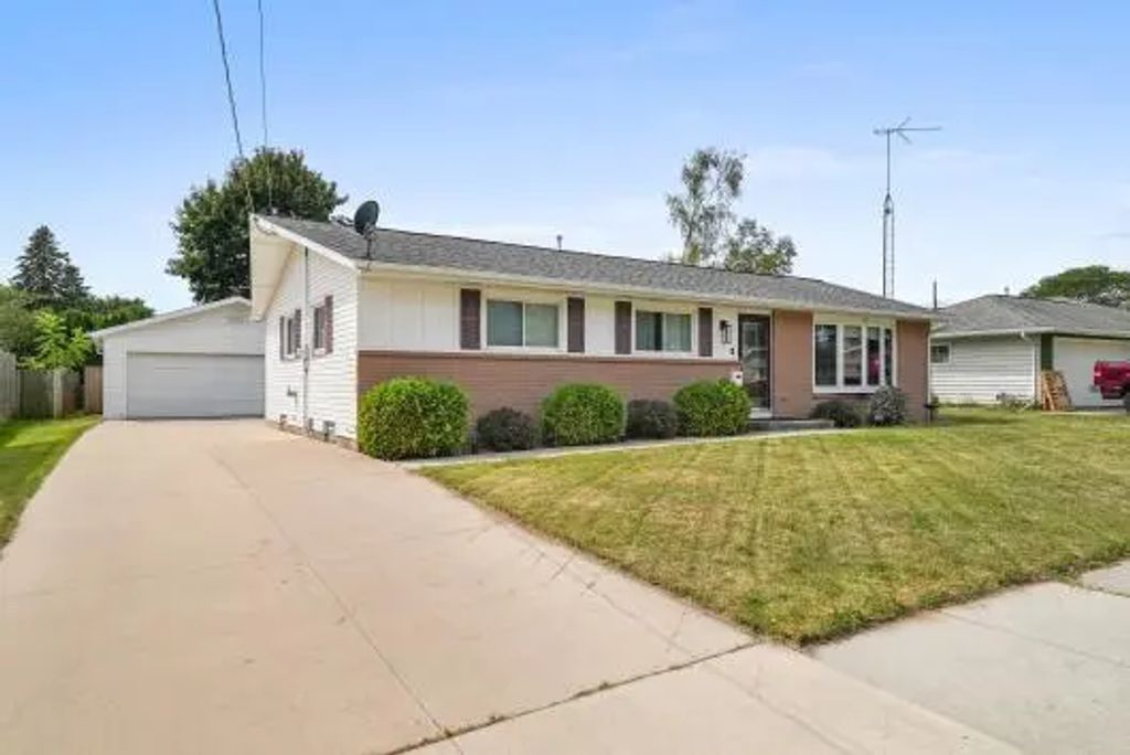 2015 Richmond Ave, Manitowoc