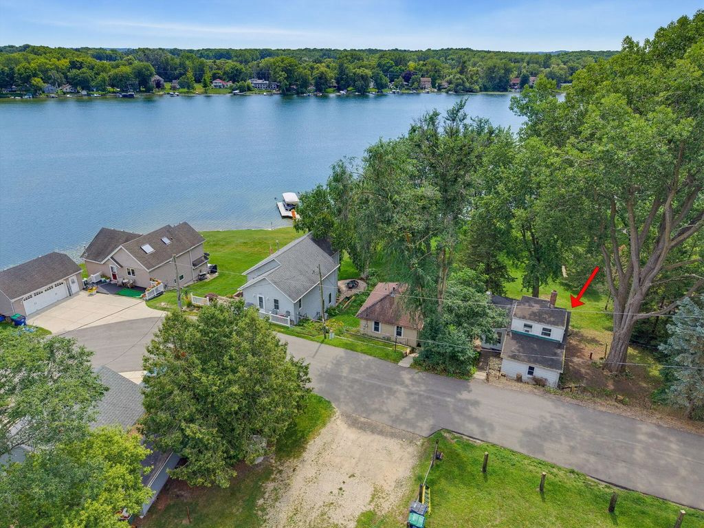 2485 N Wallace Lake Dr, Trenton