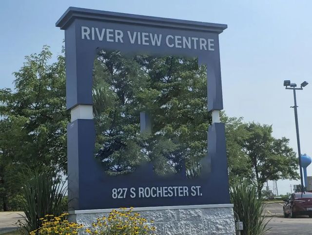 827 S Rochester St 107, Mukwonago