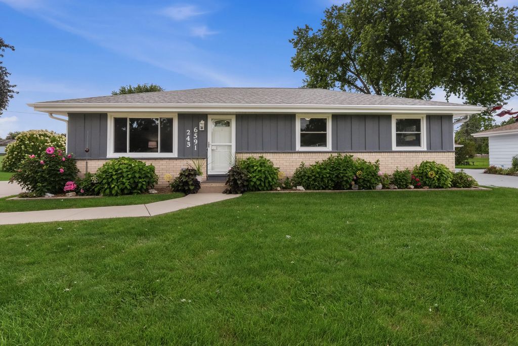 W243n6591 Westhaven Dr, Sussex