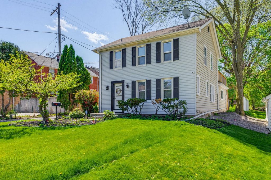 1219 N 85th St, Wauwatosa