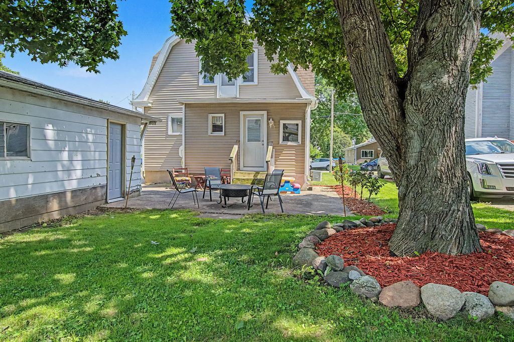 405 Jackson St, Fort Atkinson