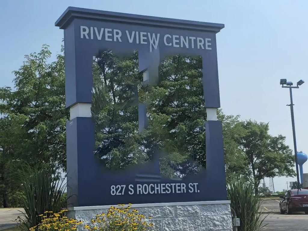 827 S Rochester St 100, Mukwonago