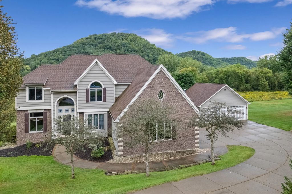 801 Spring Brook Dr, Winona